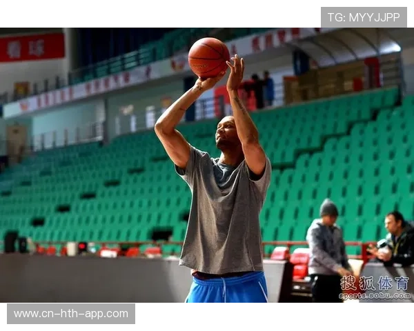 乌比格佩戴特殊眼镜进行训练,提升备战状态 乌比格佩戴特殊眼镜进行训练,提升备战状态