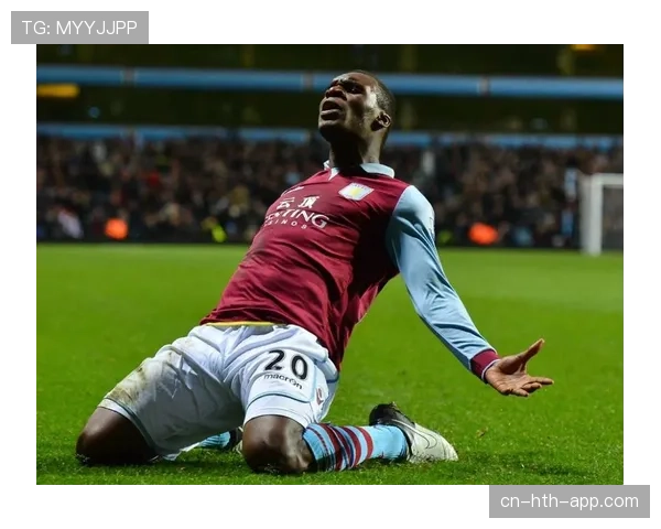 “特写镜头：角球战术成功后，阿斯顿维拉全队冲向定位球教练庆祝”